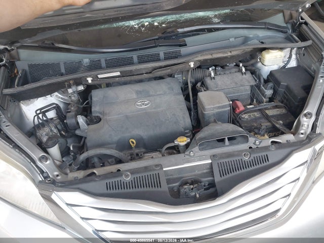45865541 :رقم المزاد ، 5TDKK3DC9FS597468 vin ، 2015 Toyota Sienna Le 8 Passenger مزاد بيع