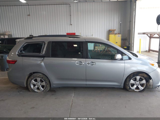 45865541 :رقم المزاد ، 5TDKK3DC9FS597468 vin ، 2015 Toyota Sienna Le 8 Passenger مزاد بيع