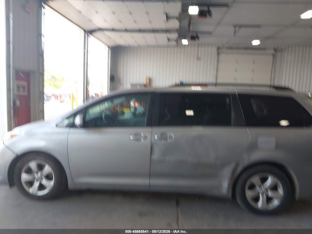 45865541 :رقم المزاد ، 5TDKK3DC9FS597468 vin ، 2015 Toyota Sienna Le 8 Passenger مزاد بيع