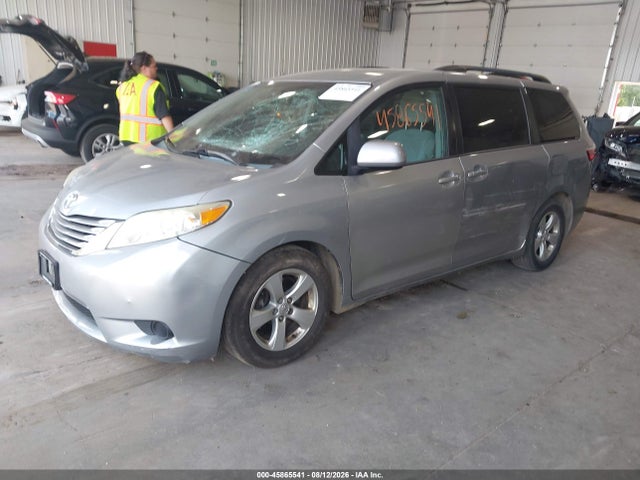 45865541 :رقم المزاد ، 5TDKK3DC9FS597468 vin ، 2015 Toyota Sienna Le 8 Passenger مزاد بيع
