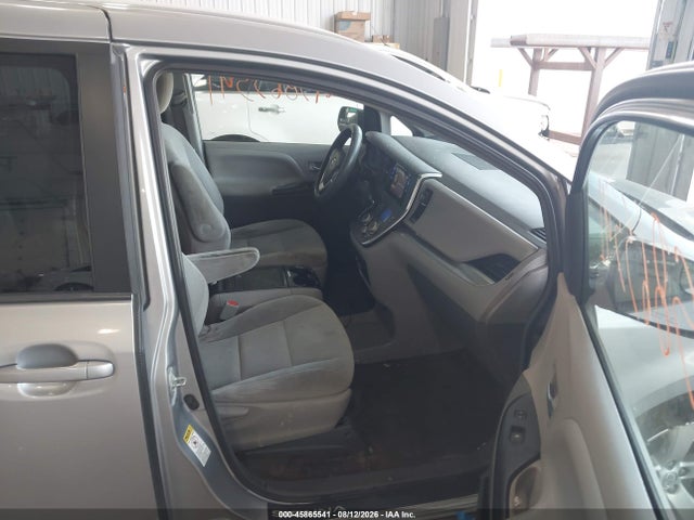 45865541 :رقم المزاد ، 5TDKK3DC9FS597468 vin ، 2015 Toyota Sienna Le 8 Passenger مزاد بيع