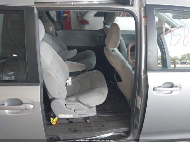 45865541 :رقم المزاد ، 5TDKK3DC9FS597468 vin ، 2015 Toyota Sienna Le 8 Passenger مزاد بيع