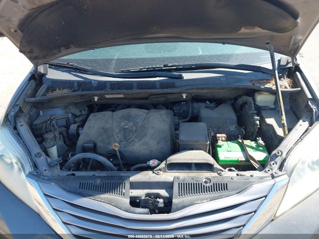 5TDYZ3DC6HS894125 Toyota Sienna Xle Premium 8 Passenger