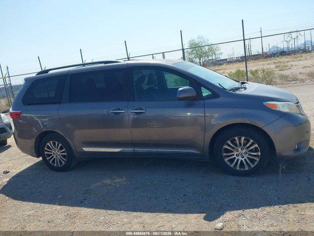 5TDYZ3DC6HS894125 Toyota Sienna Xle Premium 8 Passenger
