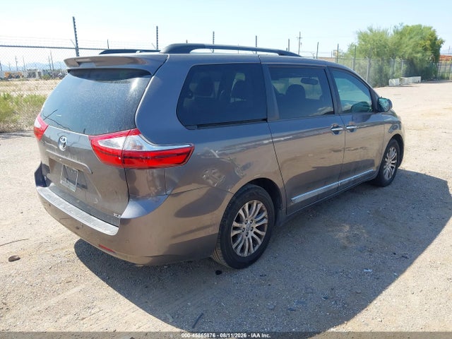 5TDYZ3DC6HS894125 Toyota Sienna Xle Premium 8 Passenger