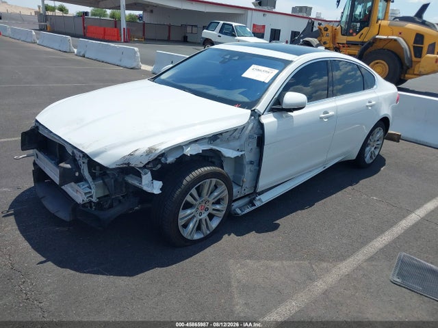 Jaguar Xf 35t Premium 2017 SAJBD4BVXHCY44572 Image 2