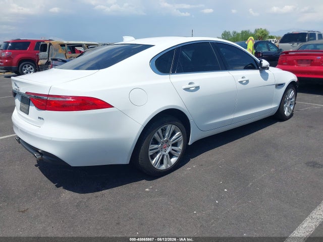 Jaguar Xf 35t Premium 2017 SAJBD4BVXHCY44572 Image 4