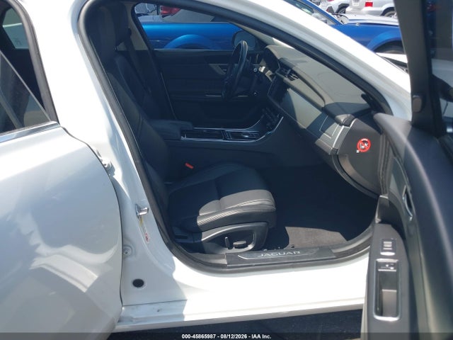 Jaguar Xf 35t Premium 2017 SAJBD4BVXHCY44572 Image 5