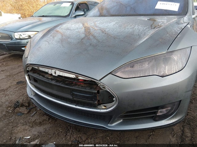 45866001 :رقم المزاد ، 5YJSA1CG5DFP13844 vin ، 2013 Tesla Model S مزاد بيع