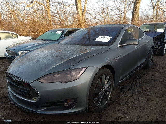 45866001 :رقم المزاد ، 5YJSA1CG5DFP13844 vin ، 2013 Tesla Model S مزاد بيع