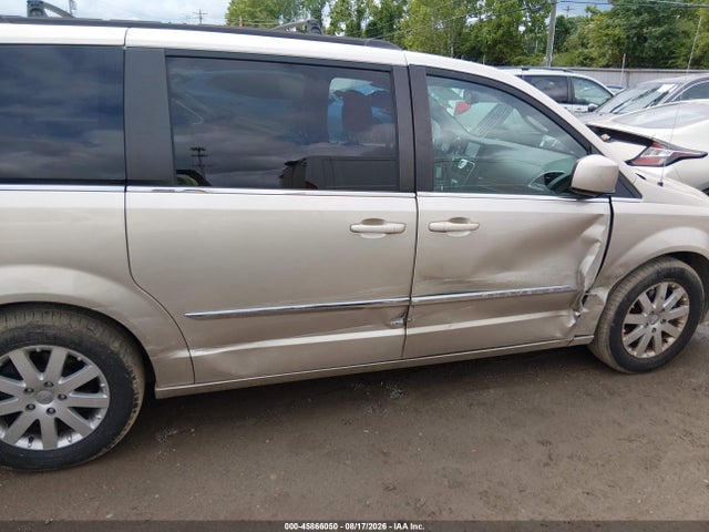 45866050 :رقم المزاد ، 2C4RC1BG8FR672921 vin ، 2015 Chrysler Town & Country Touring مزاد بيع
