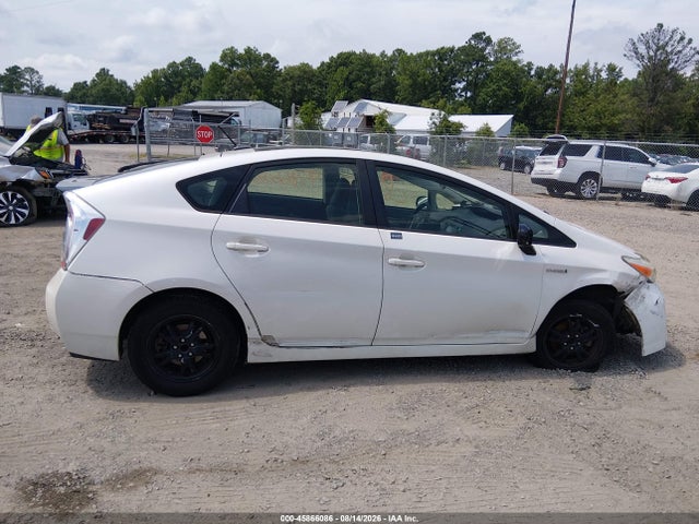 Toyota Prius Three 2014 JTDKN3DU3E1827498 Image 13