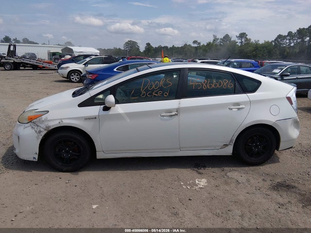 Toyota Prius Three 2014 JTDKN3DU3E1827498 Image 14