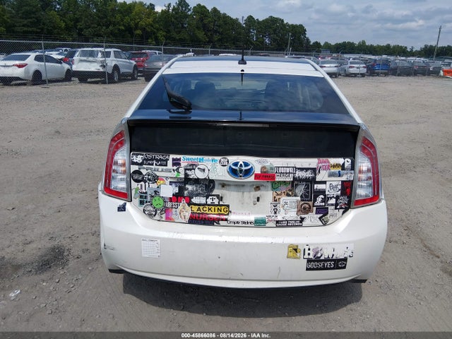 Toyota Prius Three 2014 JTDKN3DU3E1827498 Image 16