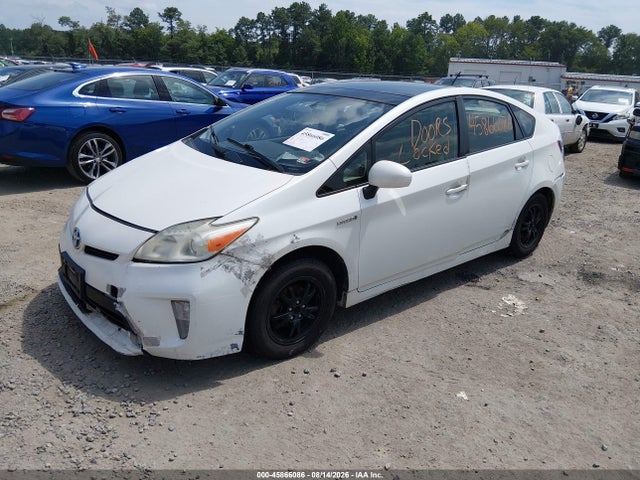Toyota Prius Three 2014 JTDKN3DU3E1827498 Image 2