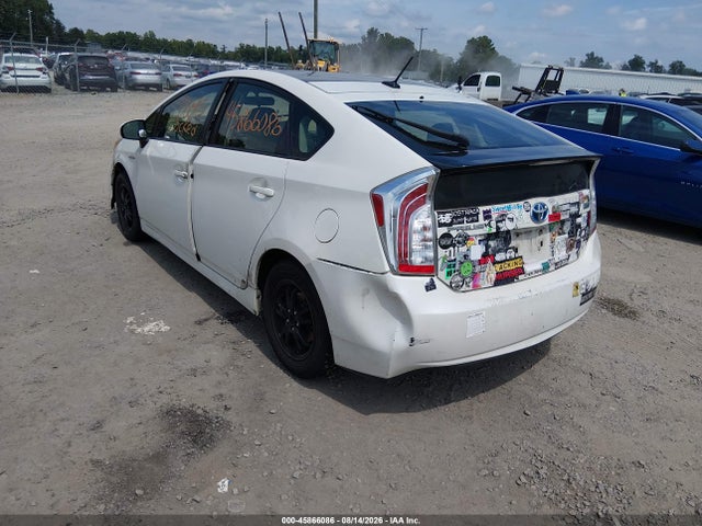 Toyota Prius Three 2014 JTDKN3DU3E1827498 Image 3