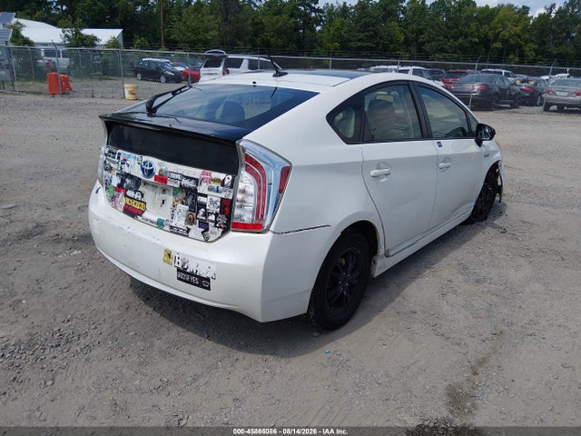 Toyota Prius Three 2014 JTDKN3DU3E1827498 Image 4