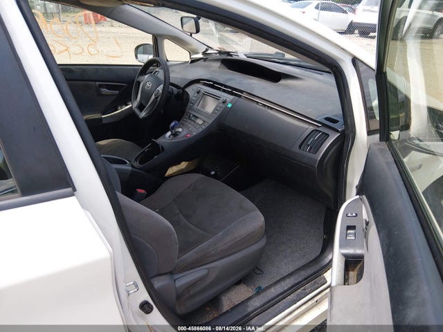 Toyota Prius Three 2014 JTDKN3DU3E1827498 Image 5