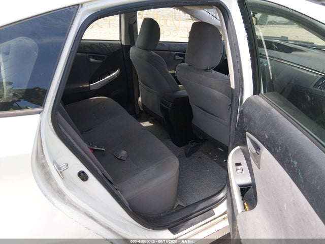 Toyota Prius Three 2014 JTDKN3DU3E1827498 Image 8