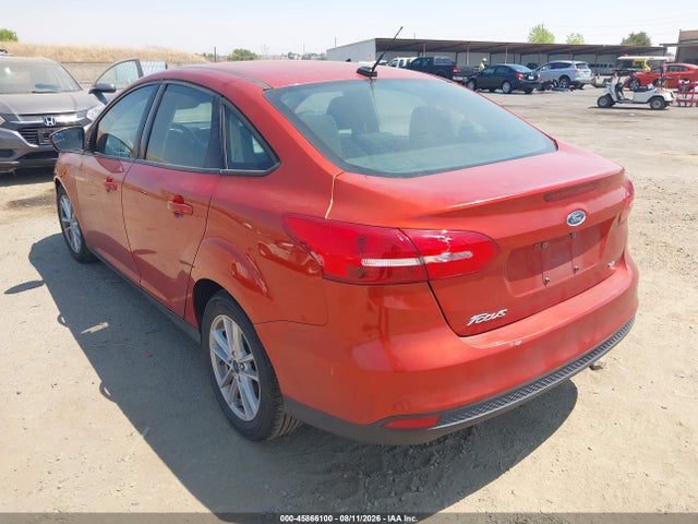 Ford FOCUS SE 2018 1FADP3F22JL271106 Image 3