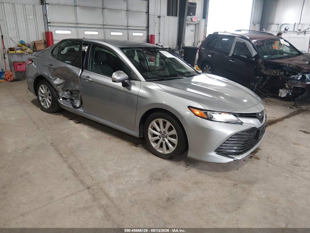 2019 Toyota Camry Le მანქანა იყიდება აუქციონზე, vin: 4T1B11HK6KU813142, აუქციონის ნომერი: 45866128
