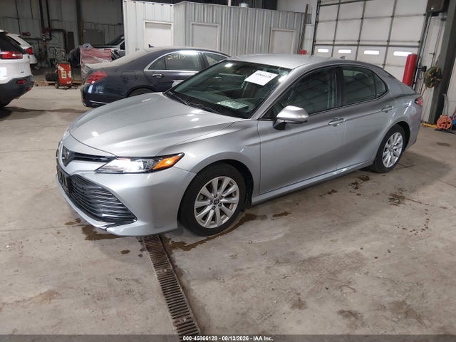 2019 Toyota Camry Le მანქანა იყიდება აუქციონზე, vin: 4T1B11HK6KU813142, აუქციონის ნომერი: 45866128
