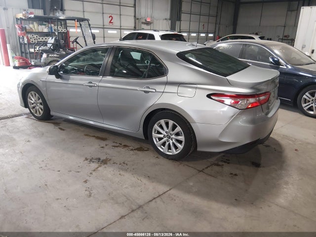 2019 Toyota Camry Le მანქანა იყიდება აუქციონზე, vin: 4T1B11HK6KU813142, აუქციონის ნომერი: 45866128