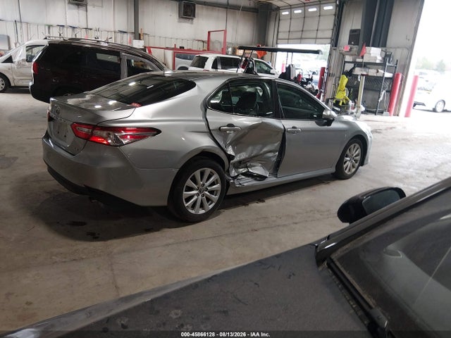 2019 Toyota Camry Le მანქანა იყიდება აუქციონზე, vin: 4T1B11HK6KU813142, აუქციონის ნომერი: 45866128