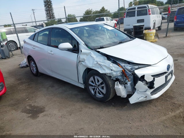 Toyota Prius Three 2016 JTDKARFUXG3001993 головне зображення