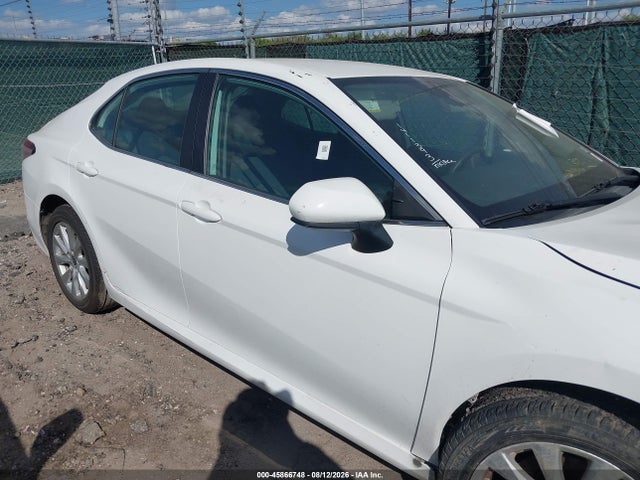 Продажа на аукционе авто 2020 Toyota Camry Le, vin: 4T1C11AK8LU958456, номер лота: 45866748