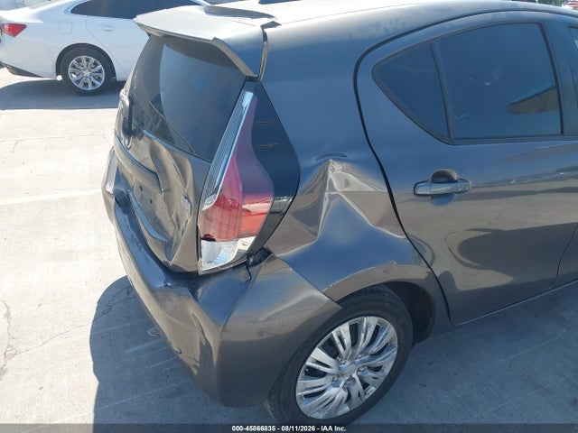 Toyota Prius C One 2015 JTDKDTB32F1576200 Image 13