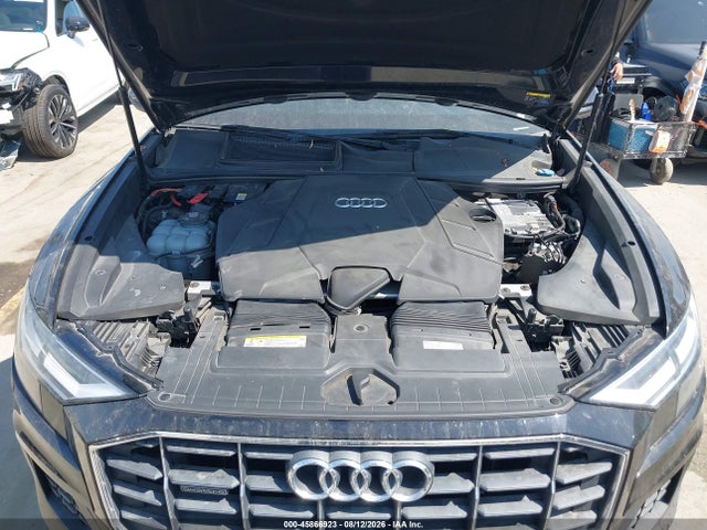 WA1AVAF10KD017558 Audi Q8 55 Premium