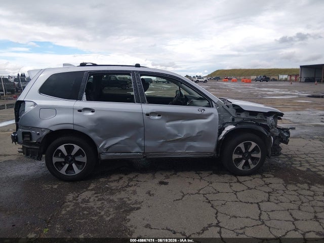 Subaru Forester 2.5i Limited 2017 JF2SJARC0HH575089 Image 14
