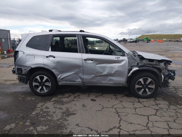 Subaru Forester 2.5i Limited 2017 JF2SJARC0HH575089 Image 18