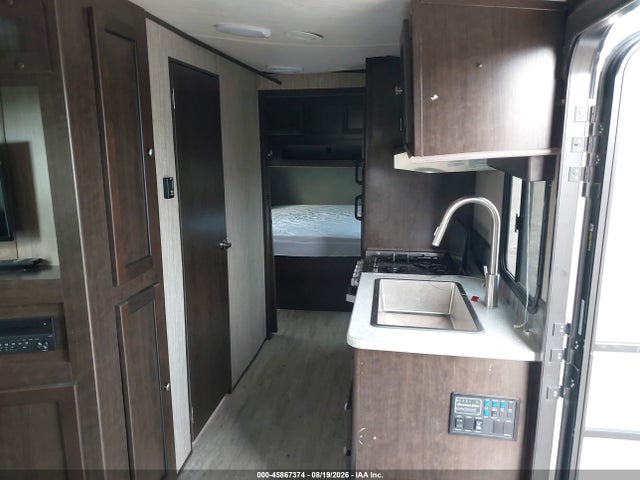Heartland Shadow Cruiser 200rd 2019 5RXDB242XK1385595 Image 5