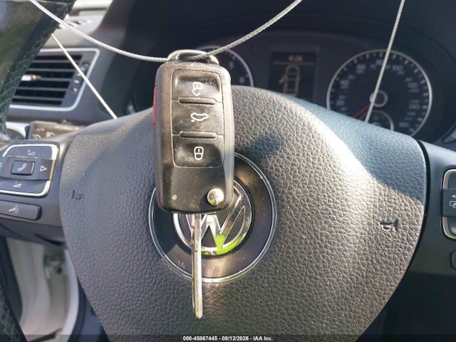 2013 Volkswagen Passat 2.5l Se მანქანა იყიდება აუქციონზე, vin: 1VWBP7A30DC117715, აუქციონის ნომერი: 45867445