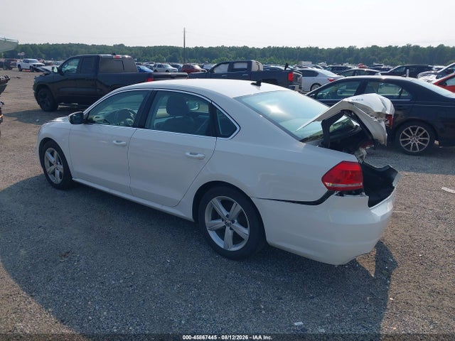 2013 Volkswagen Passat 2.5l Se მანქანა იყიდება აუქციონზე, vin: 1VWBP7A30DC117715, აუქციონის ნომერი: 45867445