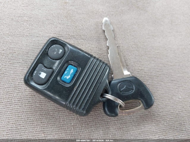 45867581 :رقم المزاد ، 1YVGF22C425307137 vin ، 2002 Mazda 626 Lx مزاد بيع