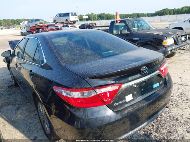 45867623 :رقم المزاد ، 4T1BF1FK5HU311395 vin ، 2017 Toyota Camry Se مزاد بيع