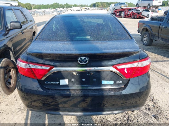 45867623 :رقم المزاد ، 4T1BF1FK5HU311395 vin ، 2017 Toyota Camry Se مزاد بيع