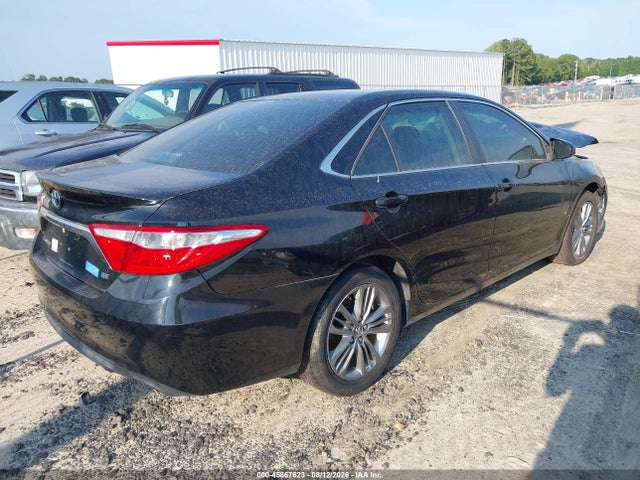 45867623 :رقم المزاد ، 4T1BF1FK5HU311395 vin ، 2017 Toyota Camry Se مزاد بيع