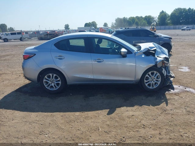 2017 Toyota Yaris Ia მანქანა იყიდება აუქციონზე, vin: 3MYDLBYV6HY153036, აუქციონის ნომერი: 45867766