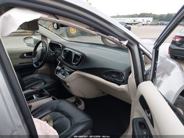 Auction sale of the 2017 Chrysler Pacifica Touring-l Plus, vin: 2C4RC1EG7HR520000, lot number: 45867831