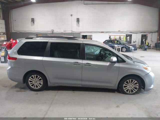 Продаж на аукціоні авто 2013 Toyota Sienna Xle V6 8 Passenger, vin: 5TDYK3DC5DS388669, номер лоту: 45867854