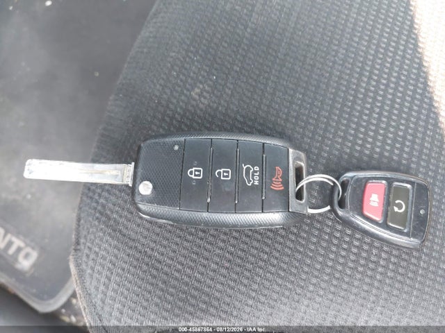 5XYKT3A66EG518197 KIA SORENTO LX