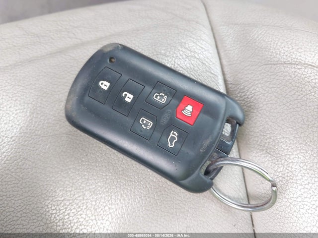 2011 Toyota Sienna Limited V6 მანქანა იყიდება აუქციონზე, vin: 5TDYK3DC7BS030339, აუქციონის ნომერი: 45868094