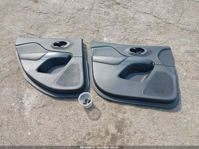 2016 Jeep Cherokee Trailhawk მანქანა იყიდება აუქციონზე, vin: 1C4PJMBB2GW353946, აუქციონის ნომერი: 45868124