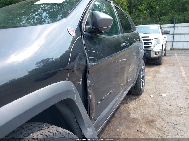 2016 Jeep Cherokee Trailhawk მანქანა იყიდება აუქციონზე, vin: 1C4PJMBB2GW353946, აუქციონის ნომერი: 45868124