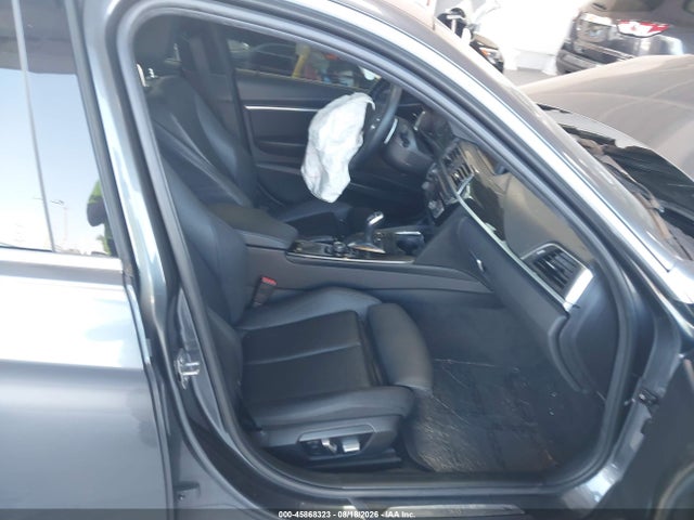 45868323 :رقم المزاد ، WBA8B9C59JEE81041 vin ، 2018 Bmw 330i مزاد بيع