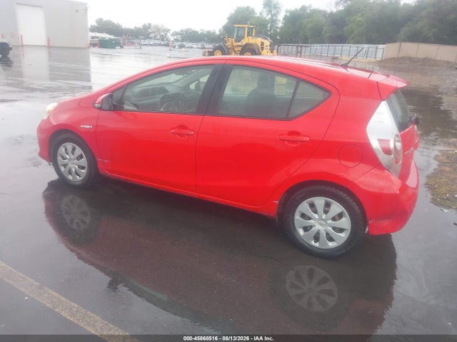 Toyota Prius C Two 2014 JTDKDTB37E1562792 Image 3